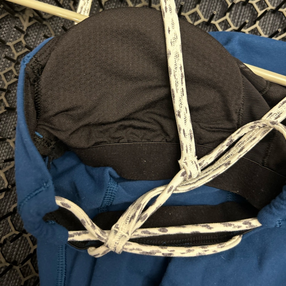Lululemon Build In Bra Tank Top - Picture 4 of 4